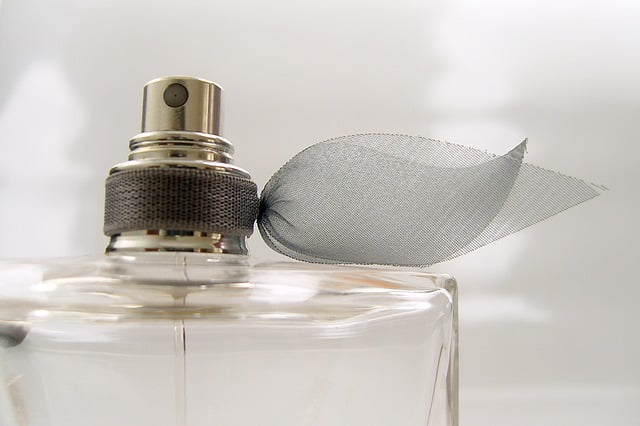 alt= image logo- site parfum versailles .com